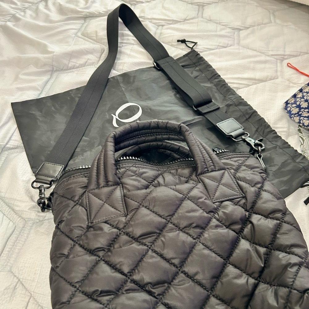 Elegant Black Quilted Shoulder Bag - Picture 4 of 8